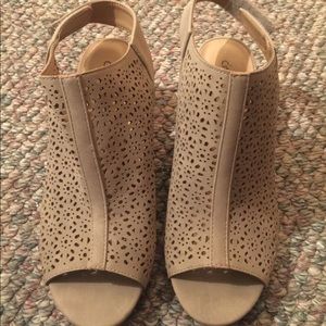 Tan wedge heal women’s size 9